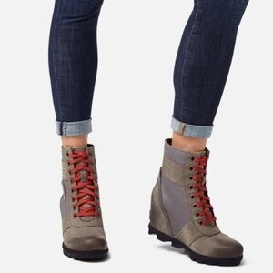 Sorel Women's Lexie Wedge Lace Up Boots in Quarry and Red size 9